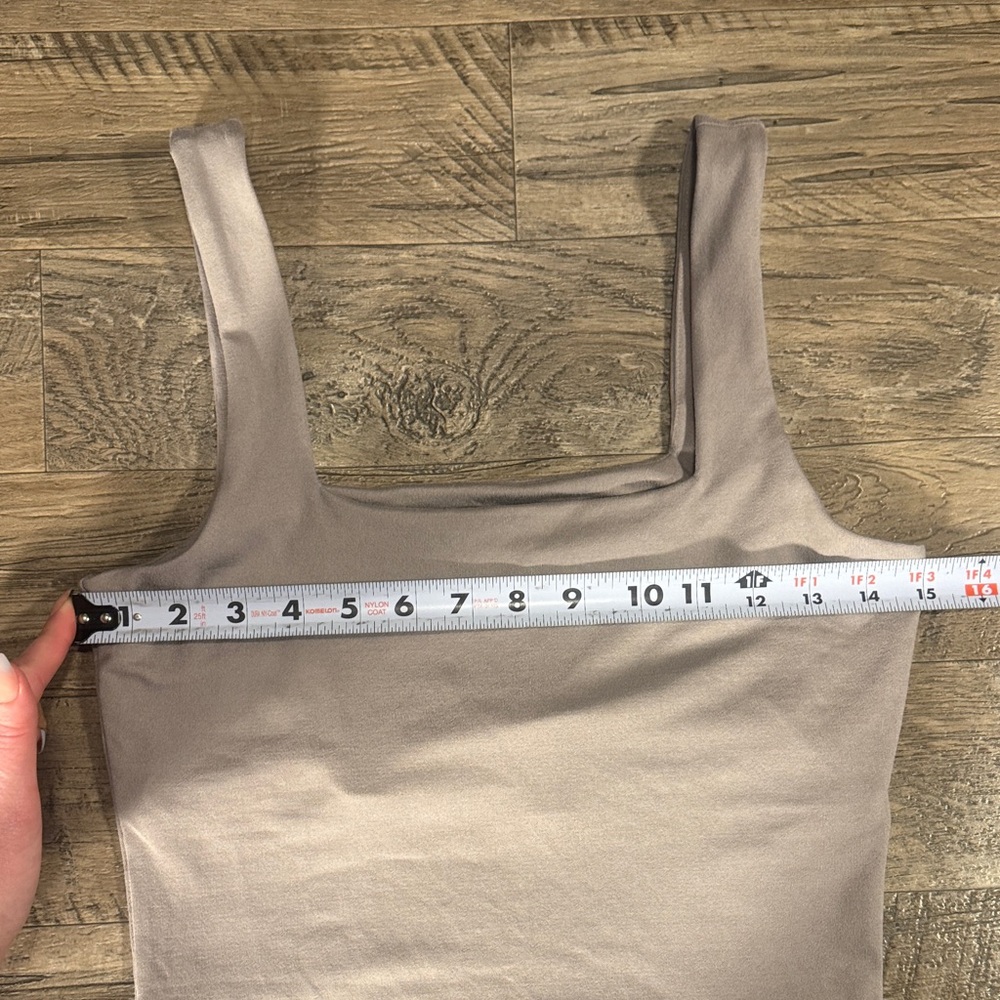Hollister Women's Square Neck Crop Greige Top - Size M - Picture 3 of 7